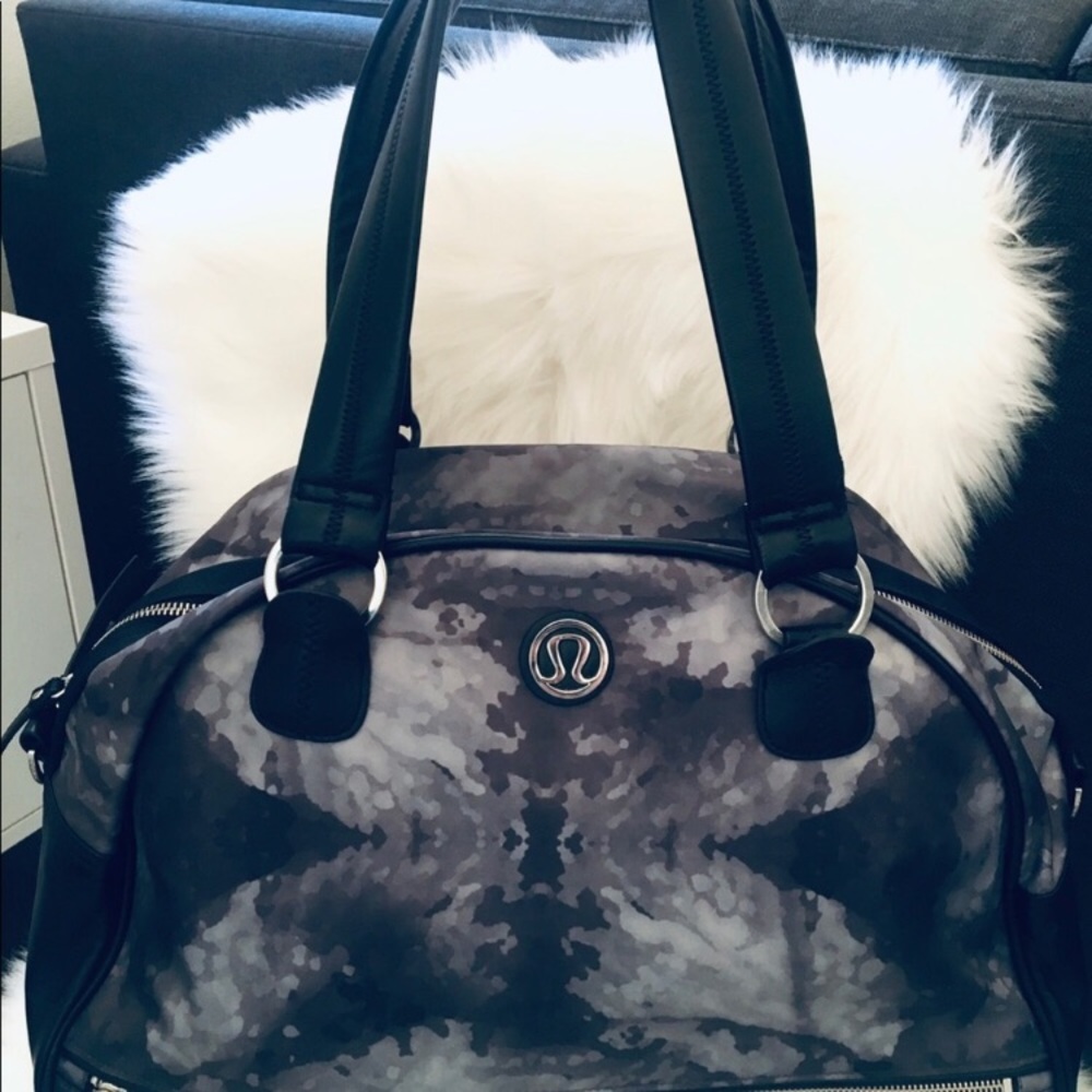 Lululemon still groovy tote gym bag!